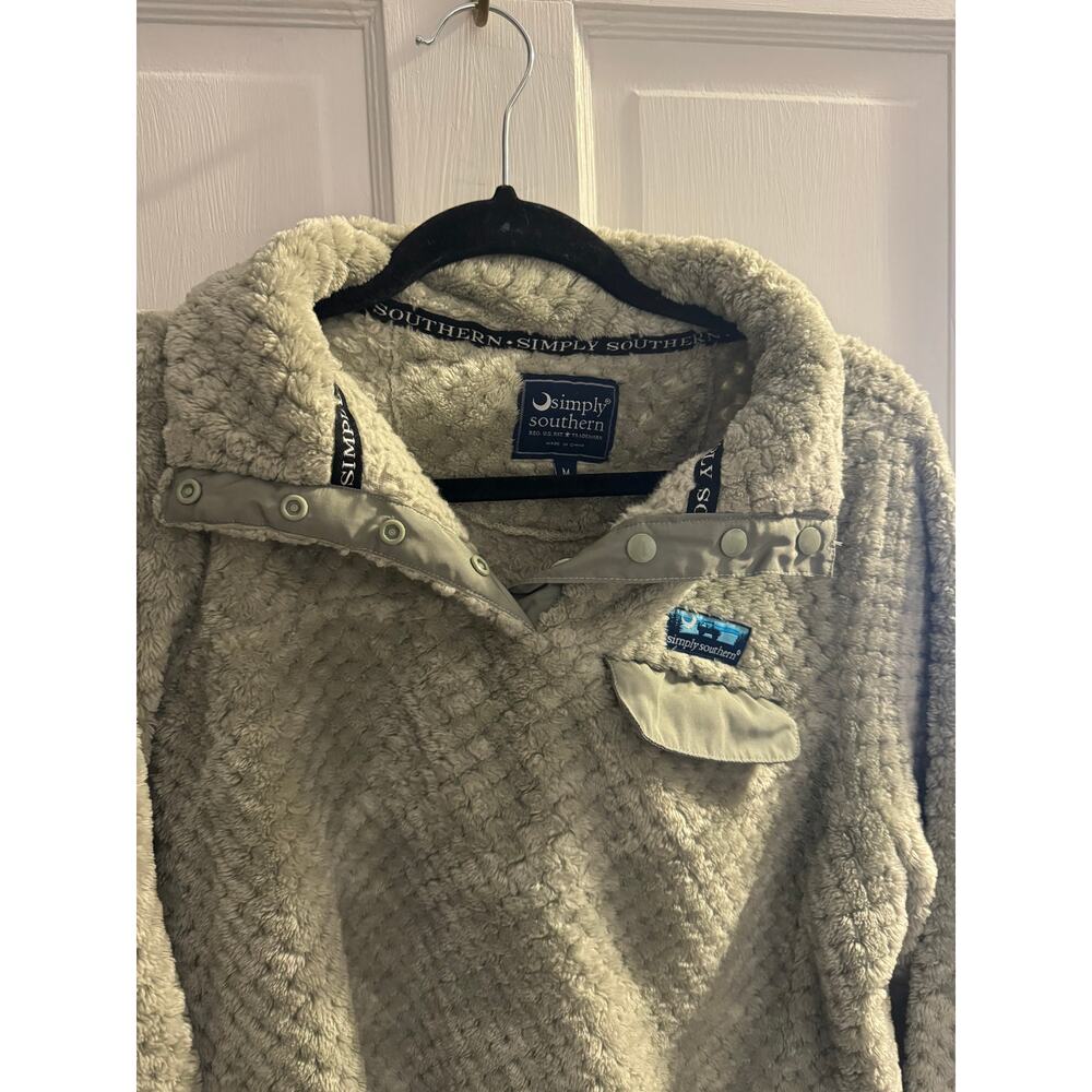 Simply Southern Medium fuzzy pullover 3/4 buttons